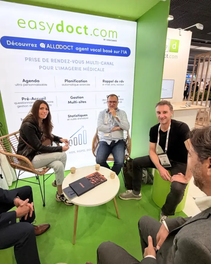 Membres d’IMASUD réunis sur le stand EasyDoct lors des Journées Francophones de Radiologie 2026 à Paris.