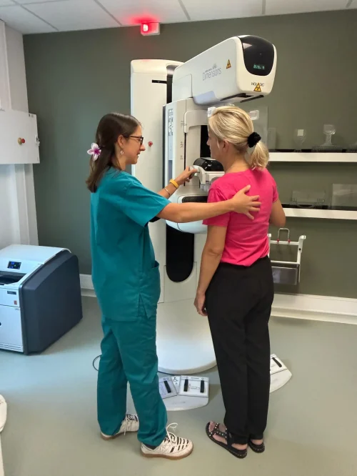 Accompagnement d’une patiente lors d’une mammographie au centre IMASUD de Solliès-Pont